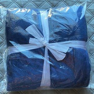 Luxurious Blue Throw Blanket